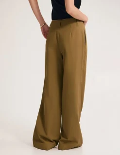 ABIGAIL PANT