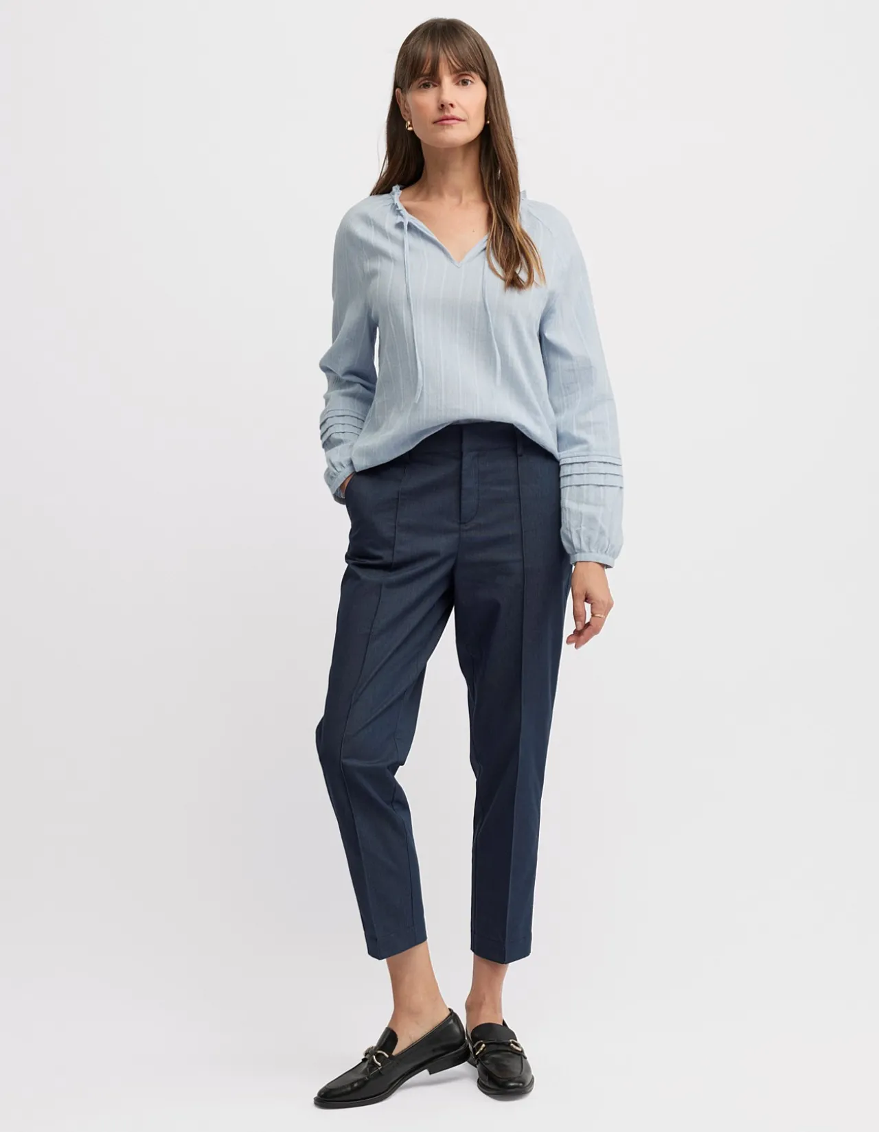 ALLEY RUFFLE NECK BLOUSE