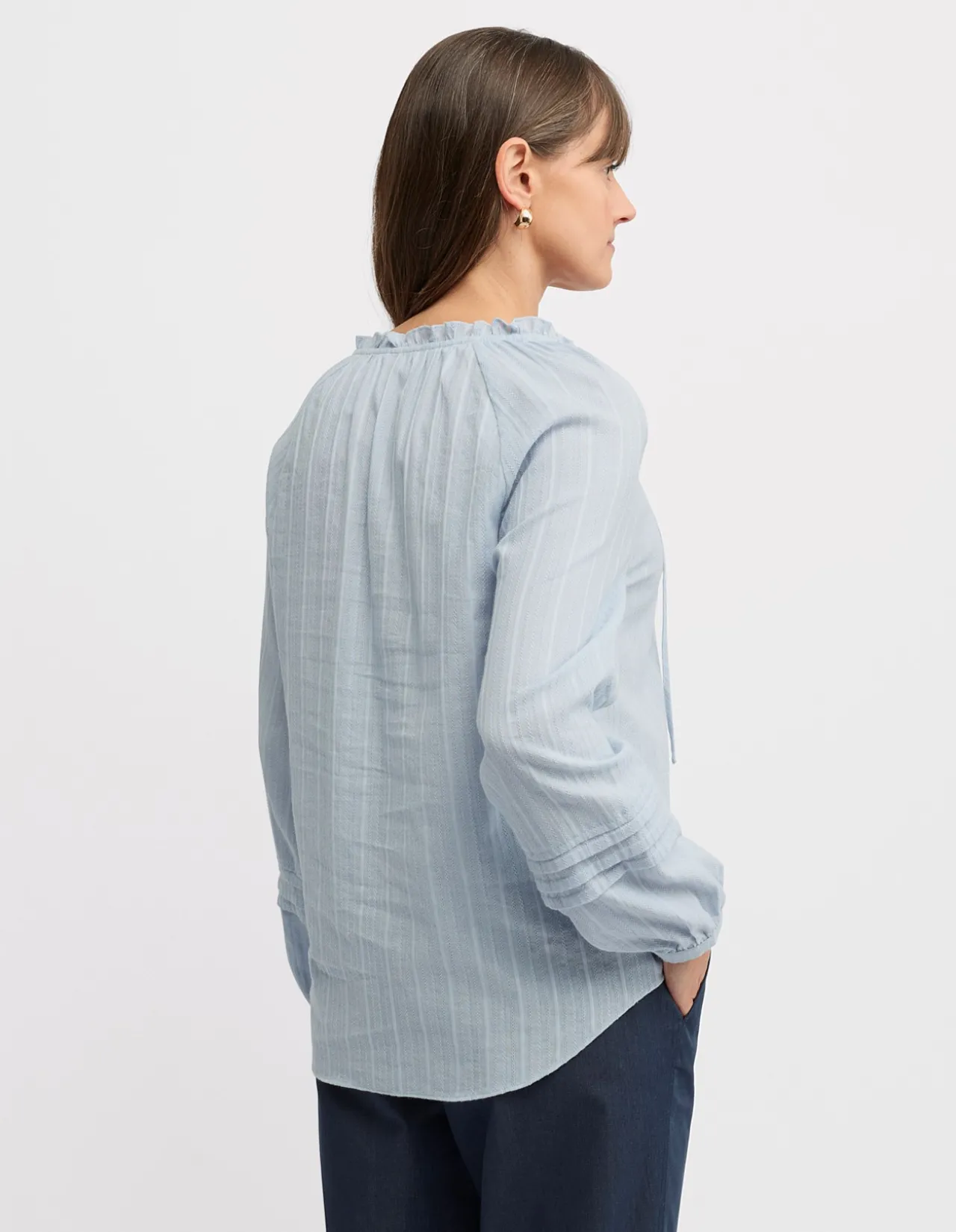 ALLEY RUFFLE NECK BLOUSE