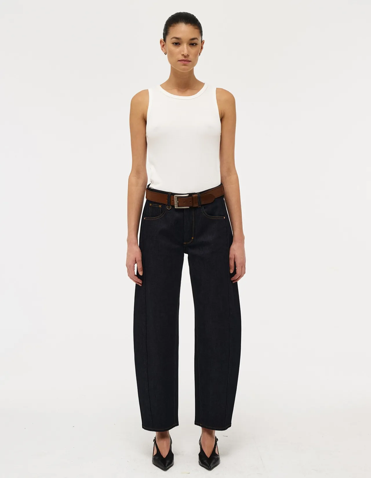 Amber Barrel Mid Rise Barrel Leg Jeans