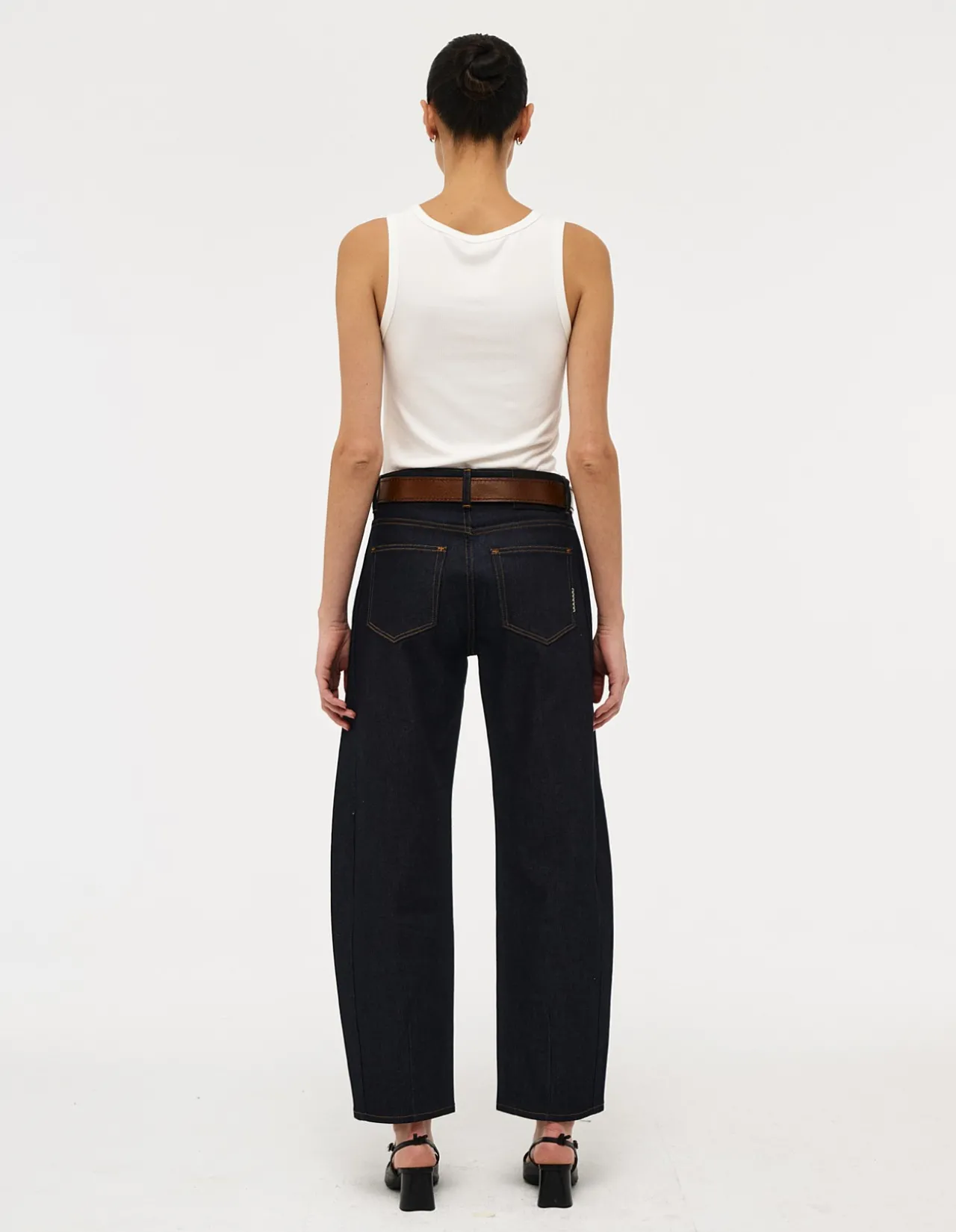 Amber Barrel Mid Rise Barrel Leg Jeans