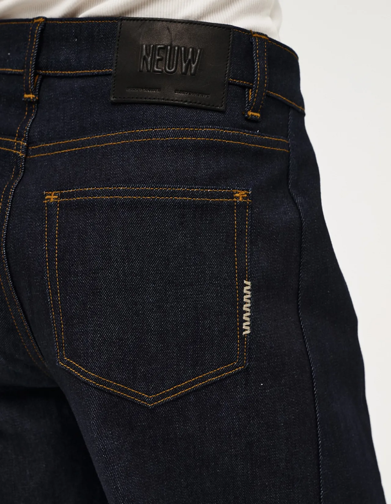 Amber Barrel Mid Rise Barrel Leg Jeans