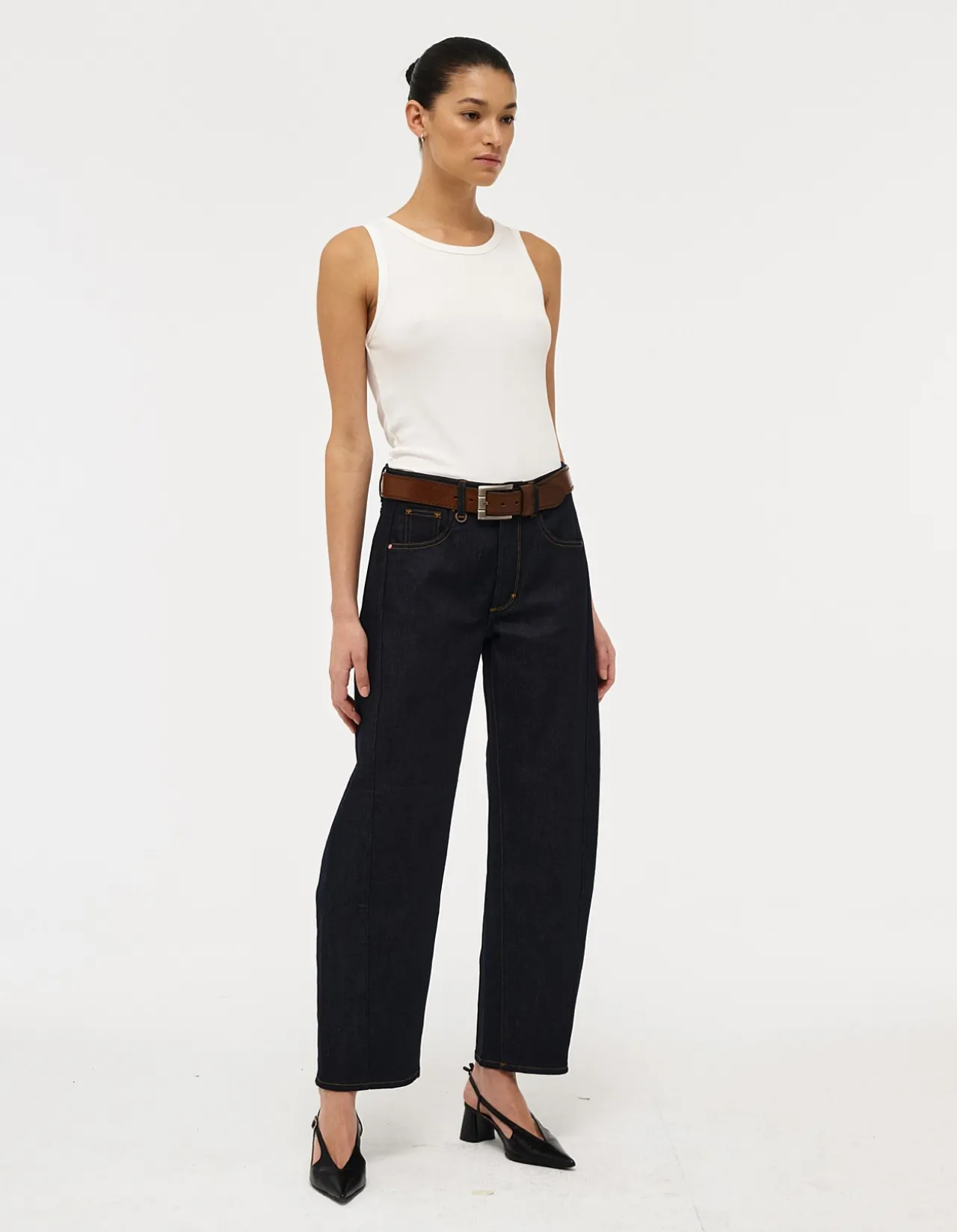Amber Barrel Mid Rise Barrel Leg Jeans