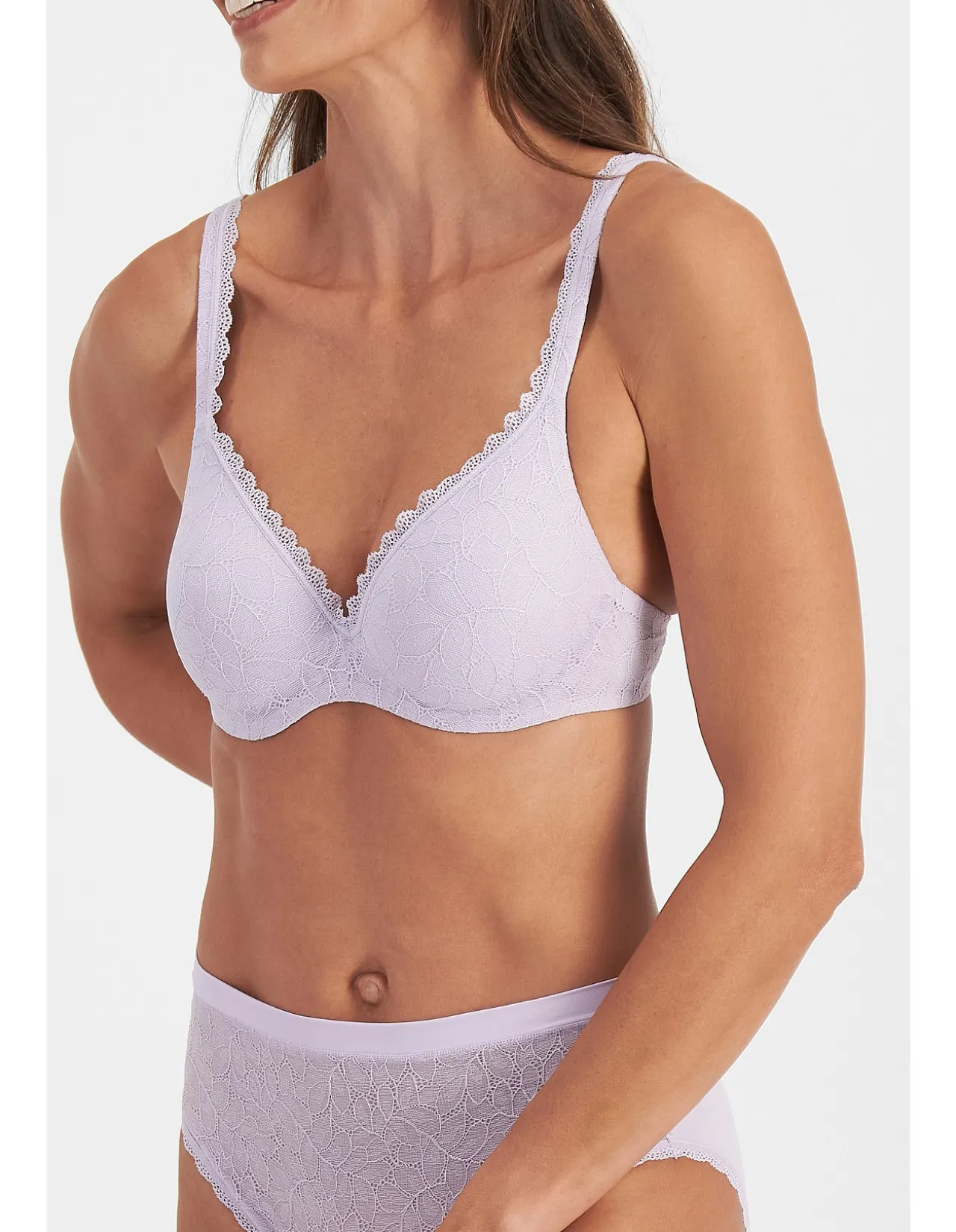 Barely There Lace Lightly Lined Bra