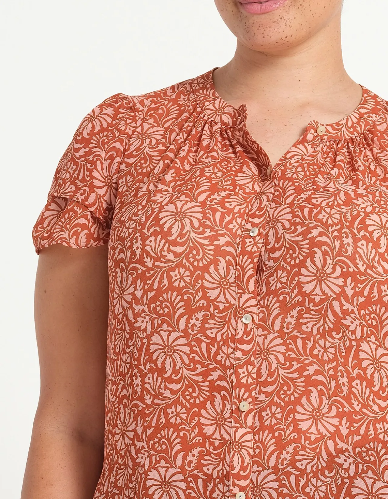 BELLAVIE FLUTTER SLEEVE TOP