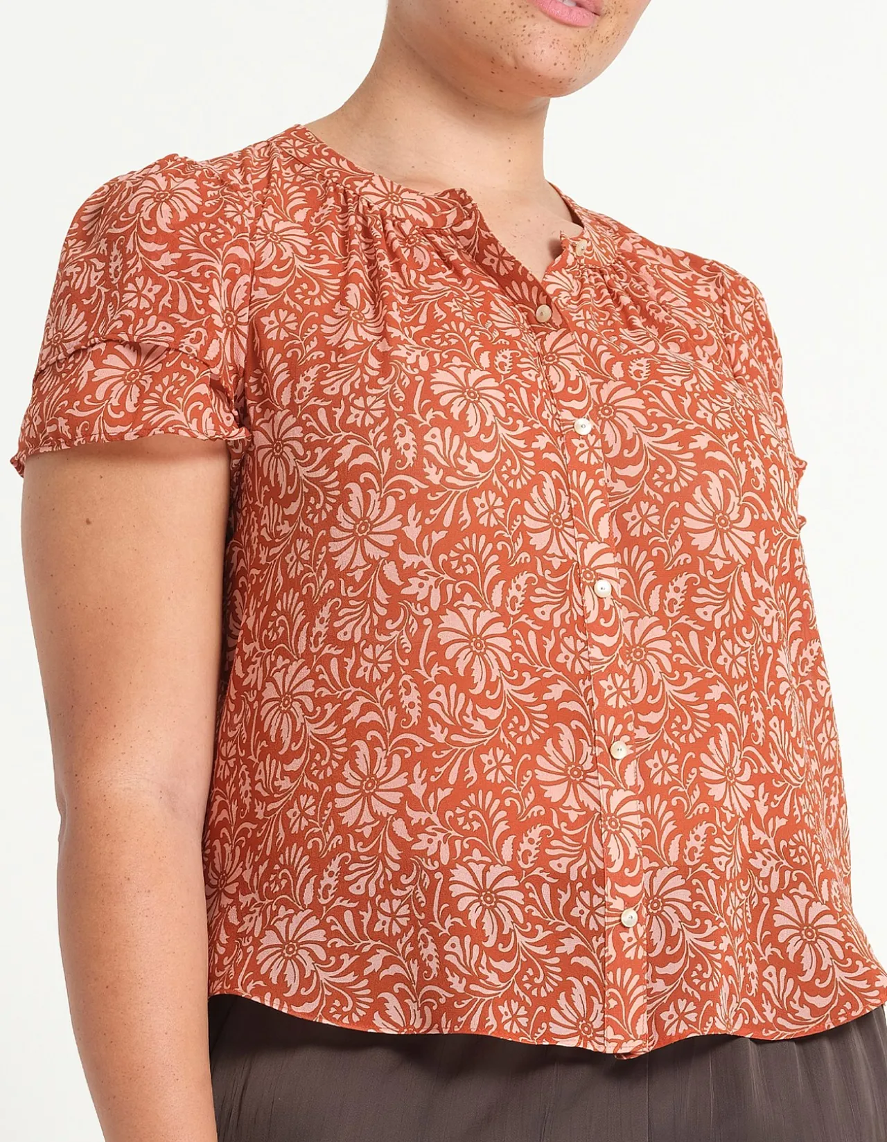 BELLAVIE FLUTTER SLEEVE TOP
