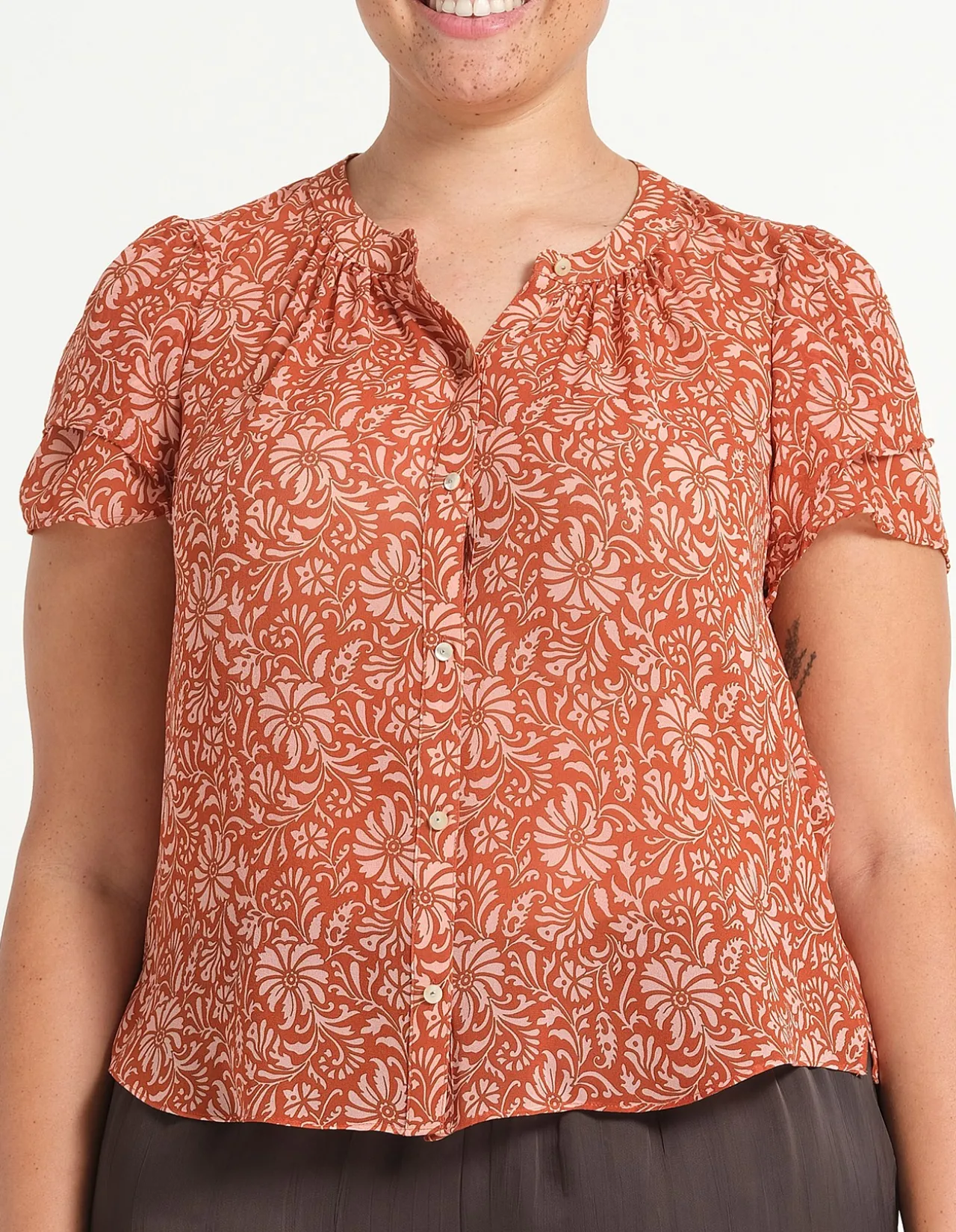 BELLAVIE FLUTTER SLEEVE TOP