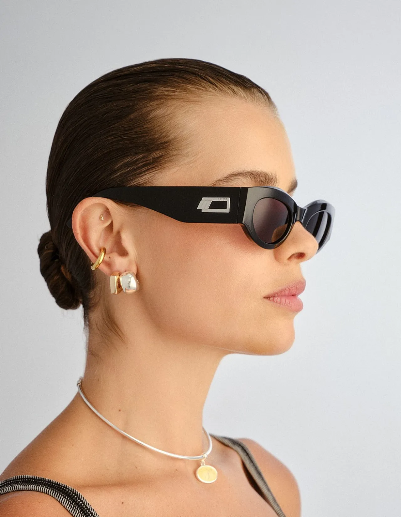 BODY BUMPIN II BLACK OVAL SMOKE TINT SUNGLASSES
