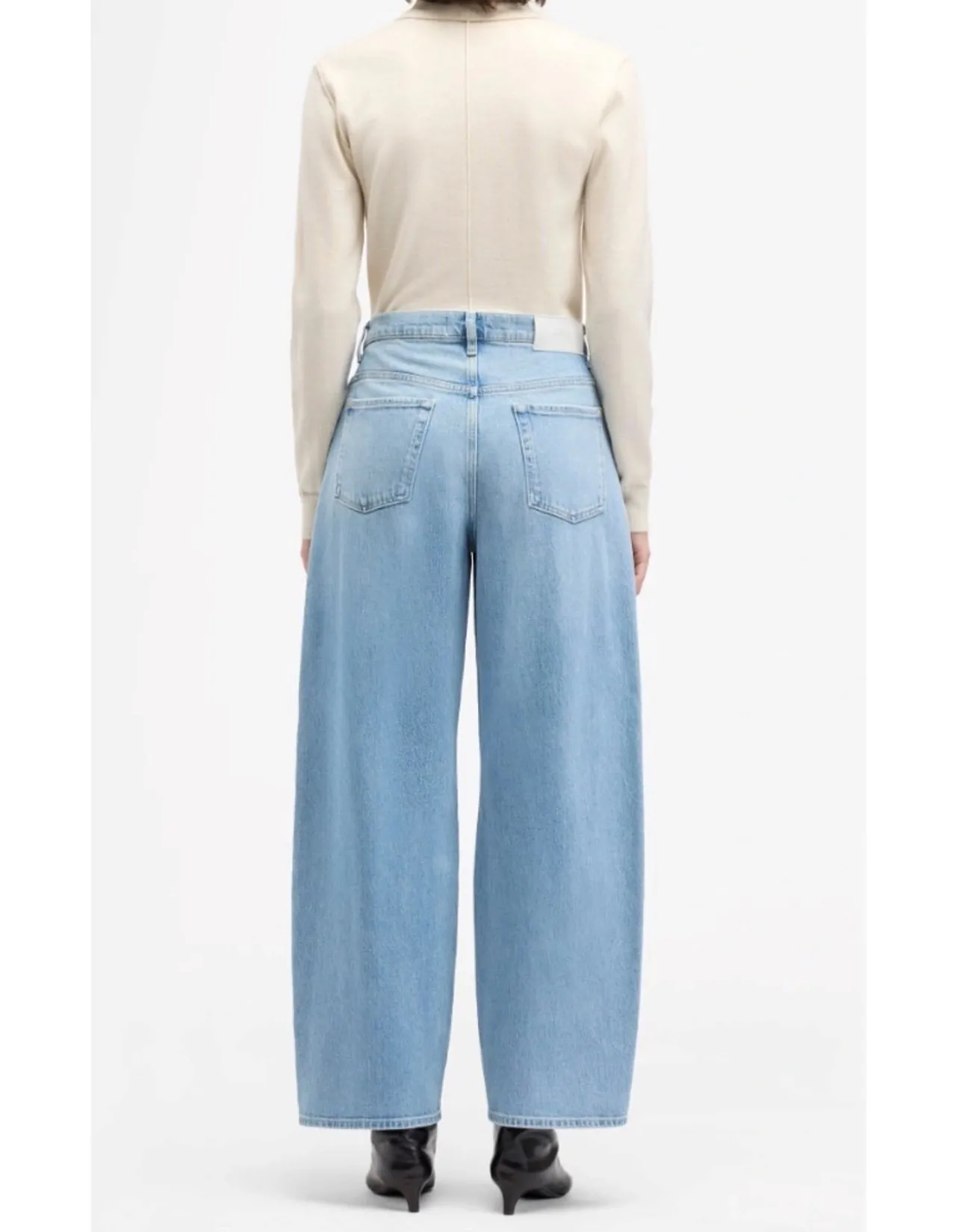 Bonnie Curvilinear Light Wash Barrel Leg Jeans