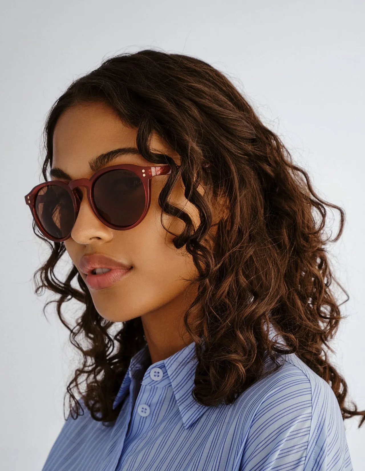 BRIGHT RED ROUND SUNGLASSES