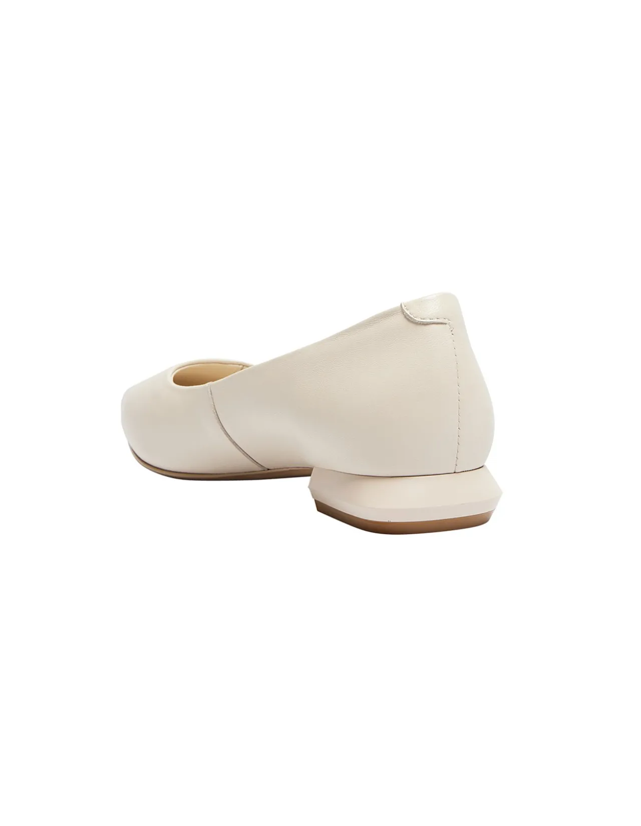 CASSIE FLAT