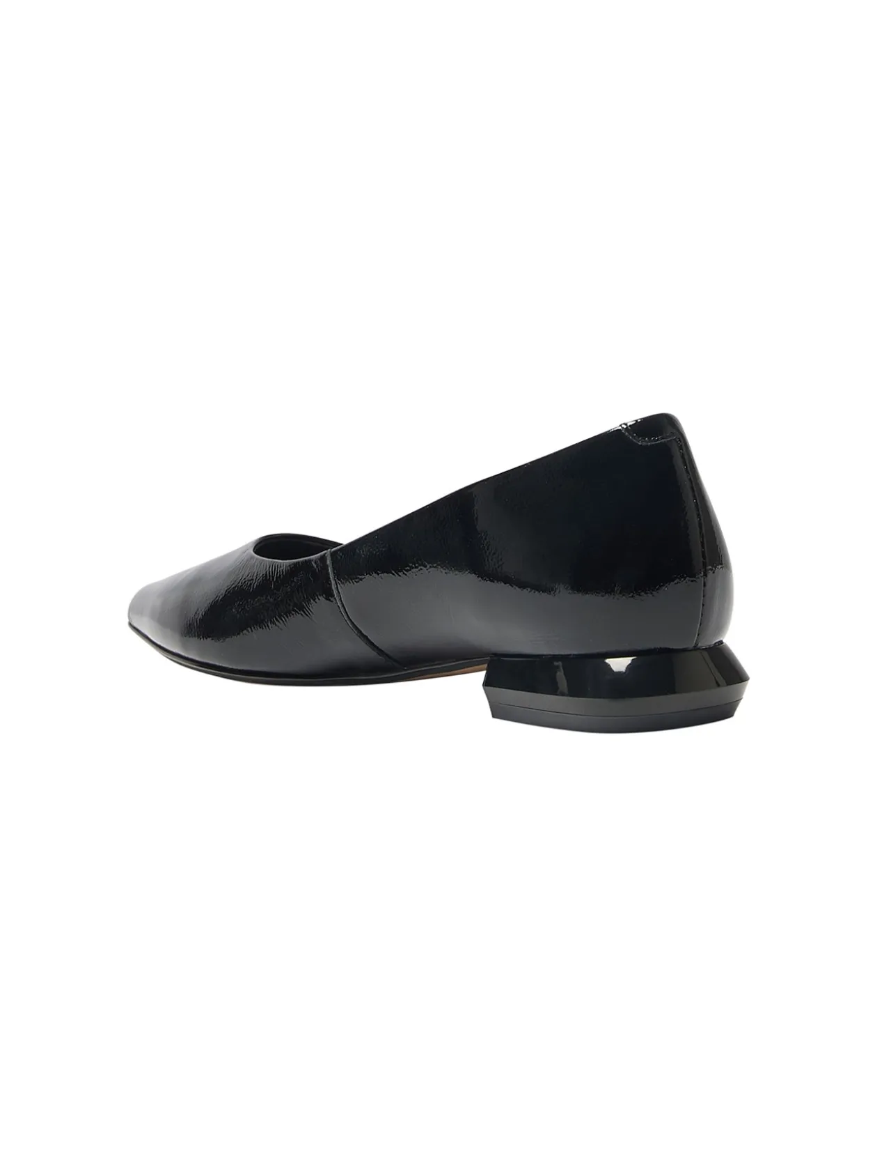 CASSIE FLAT