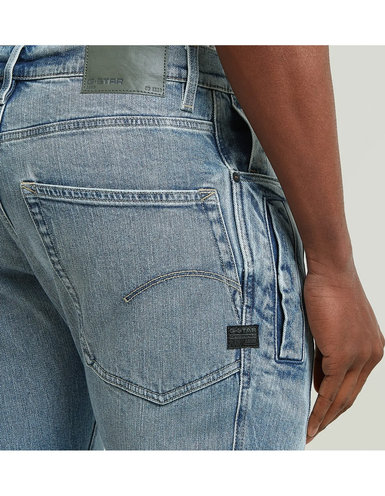 Contor 3D Slim Mid Waist Tapered Jeans