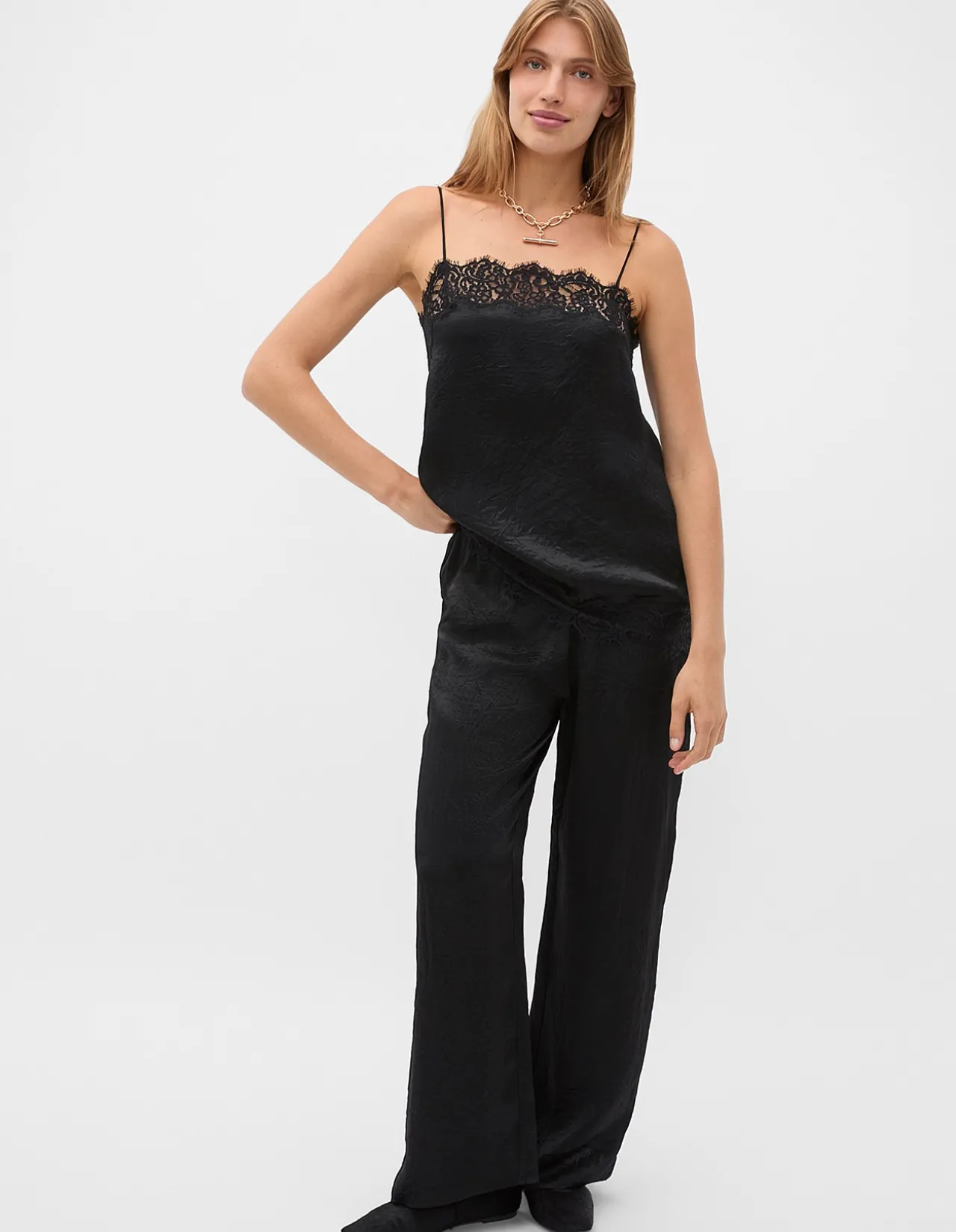 CRINKLED SATIN LACE SQUARE NECK CAMI