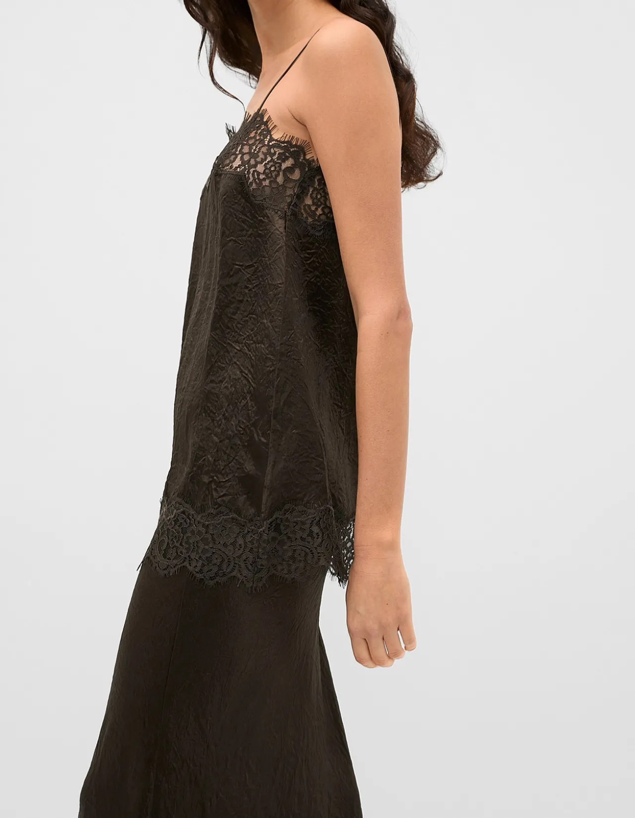 CRINKLED SATIN LACE SQUARE NECK CAMI