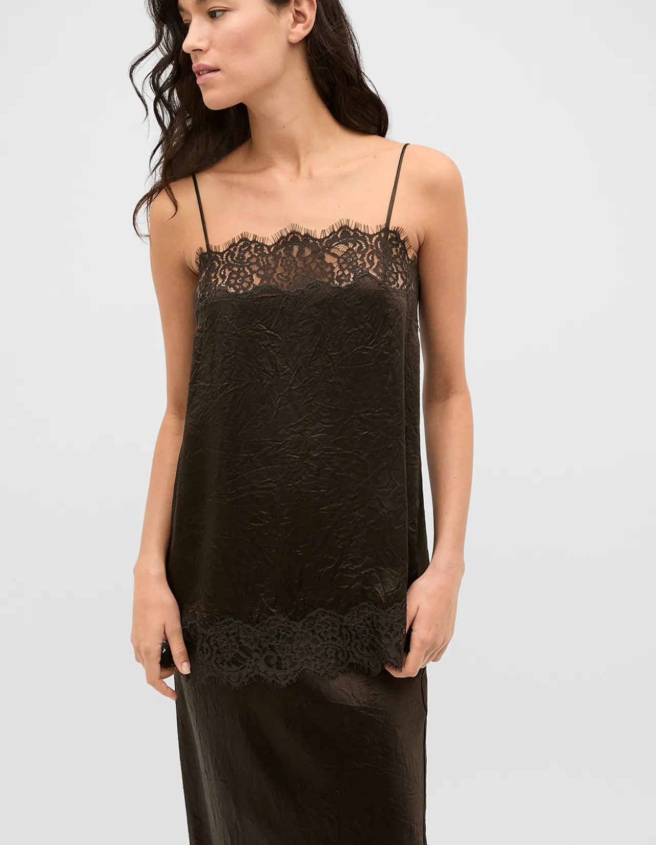 CRINKLED SATIN LACE SQUARE NECK CAMI