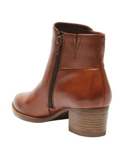 DAPPER ANKLE BOOT