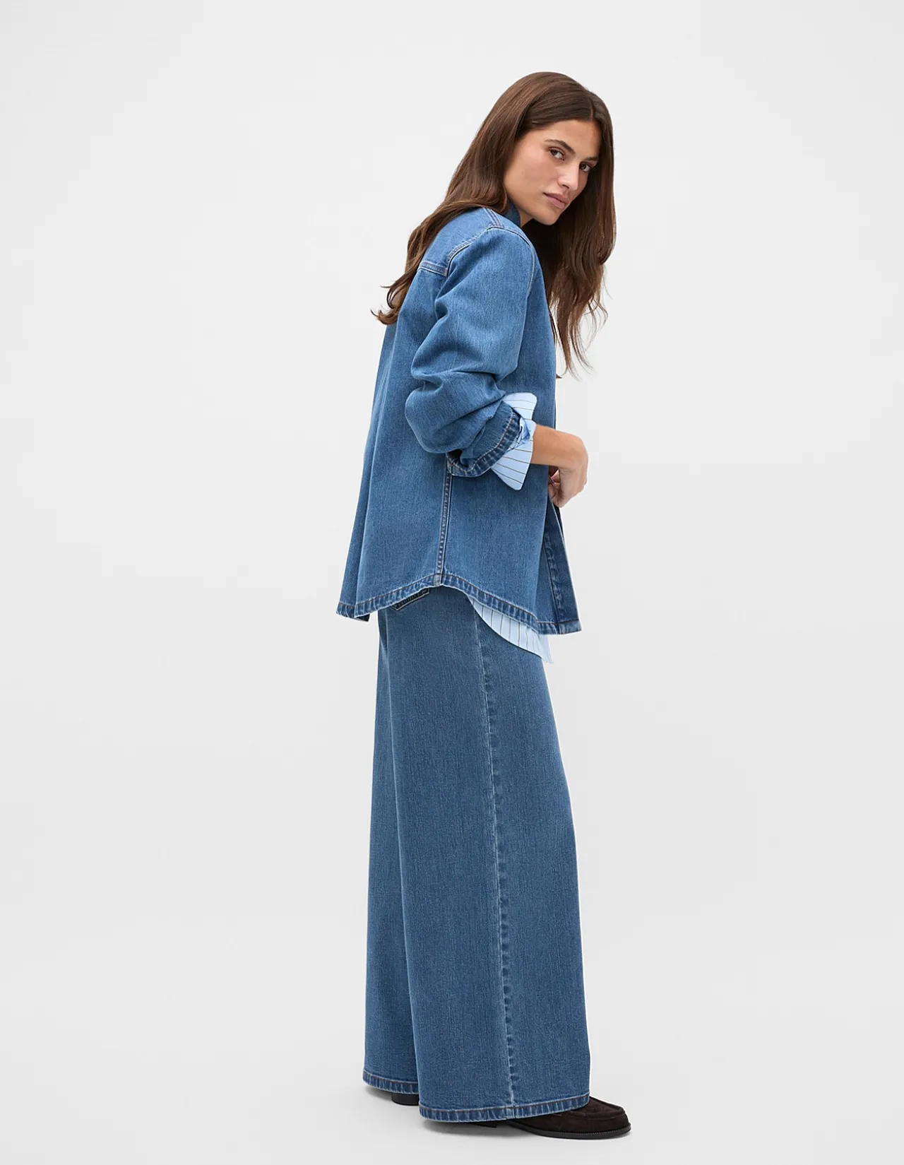 DENIM CONCEALED PLACKET SHIRT