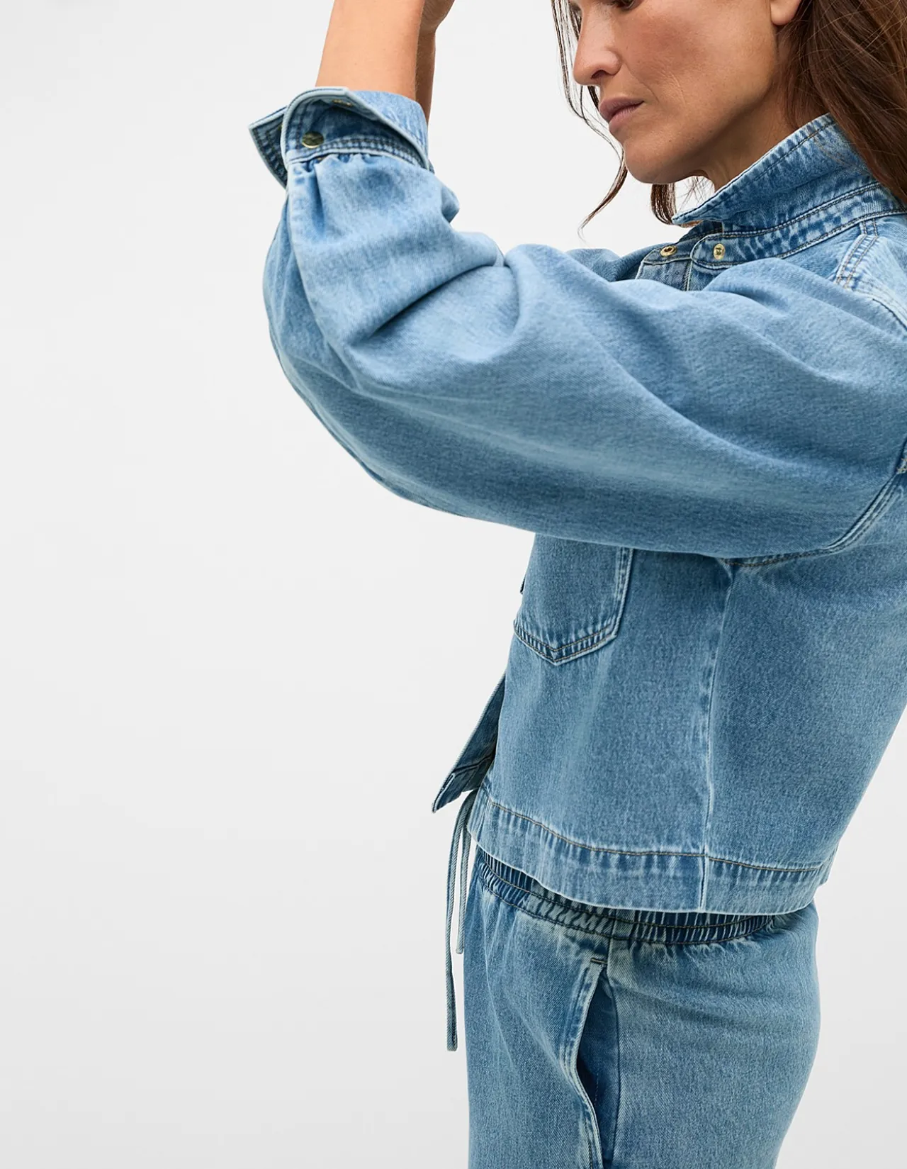 DENIM CROPPED POCKET SHIRT