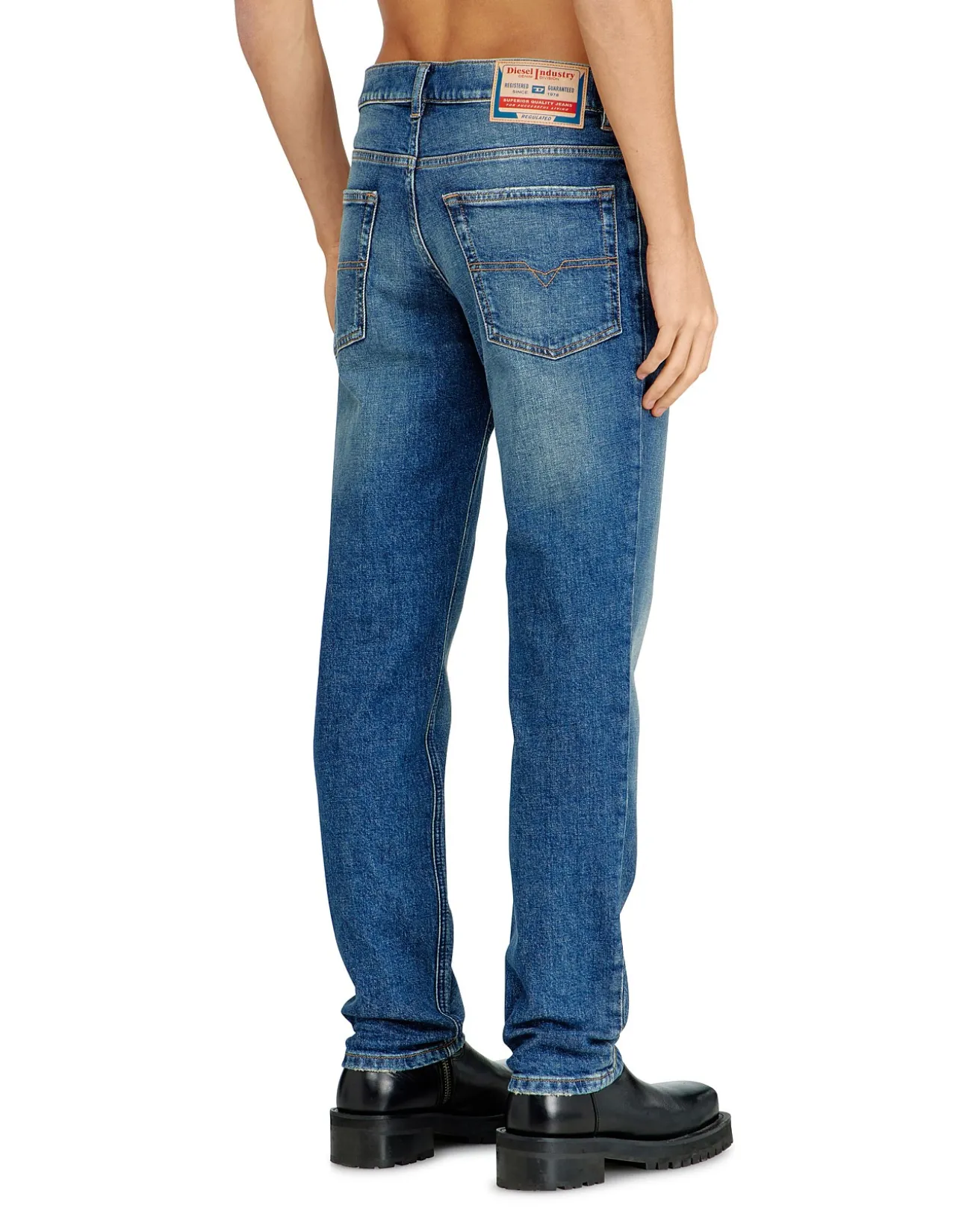 2023 D-Finitive Regular Tapered Leg Jeans
