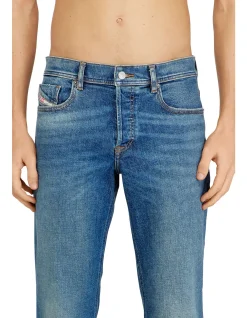 2023 D-Finitive Regular Tapered Leg Jeans