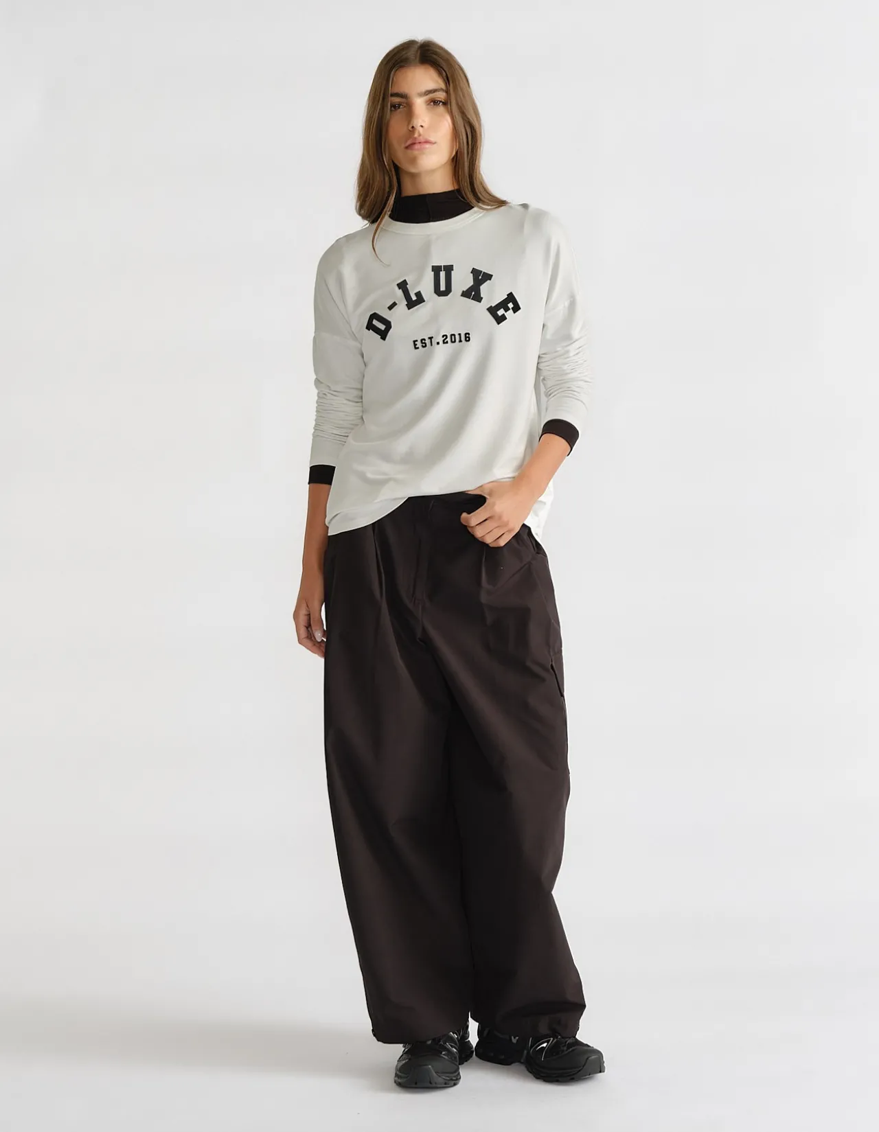 D-Luxe Curved Hem Long Sleeve Logo Top
