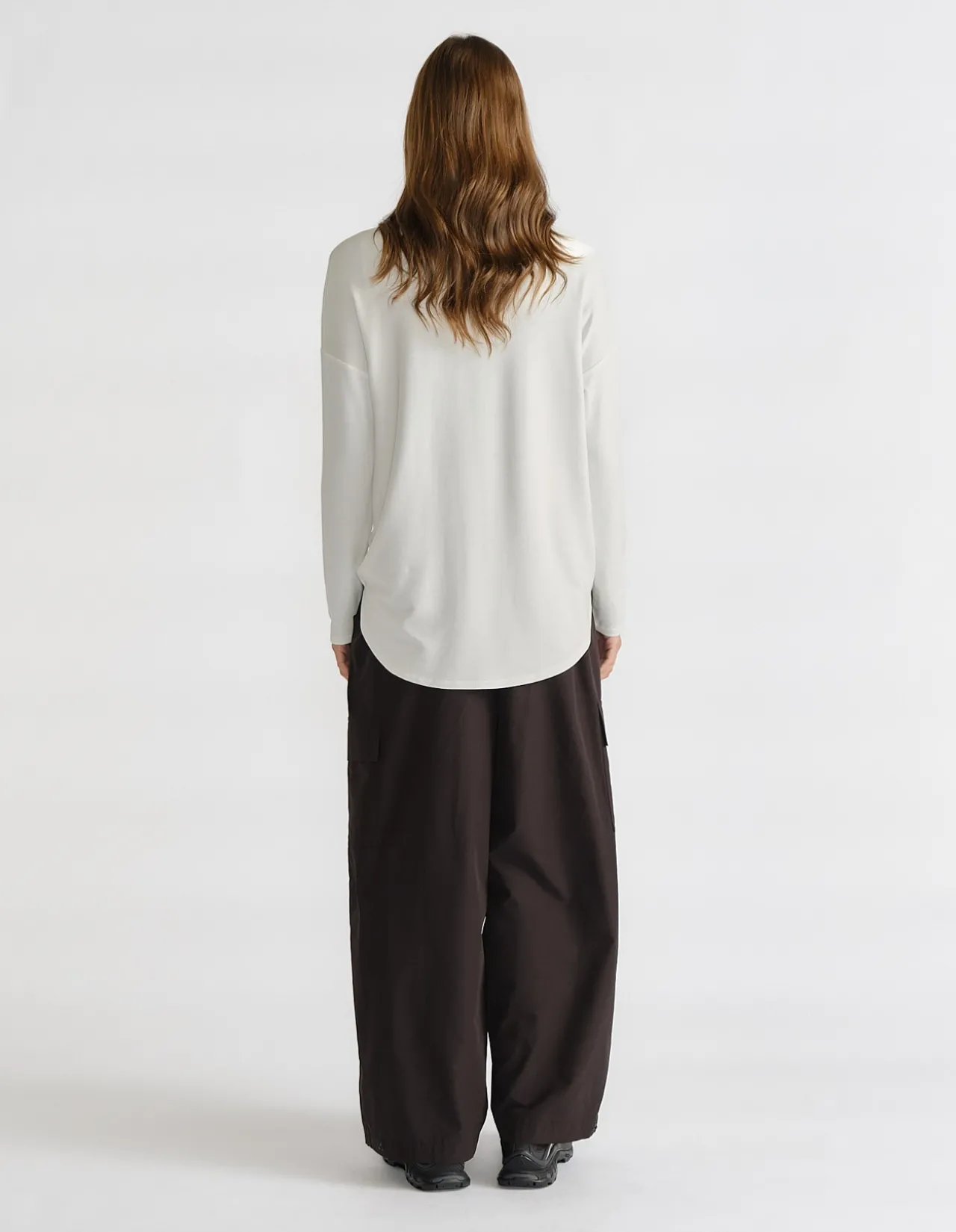D-Luxe Curved Hem Long Sleeve Logo Top
