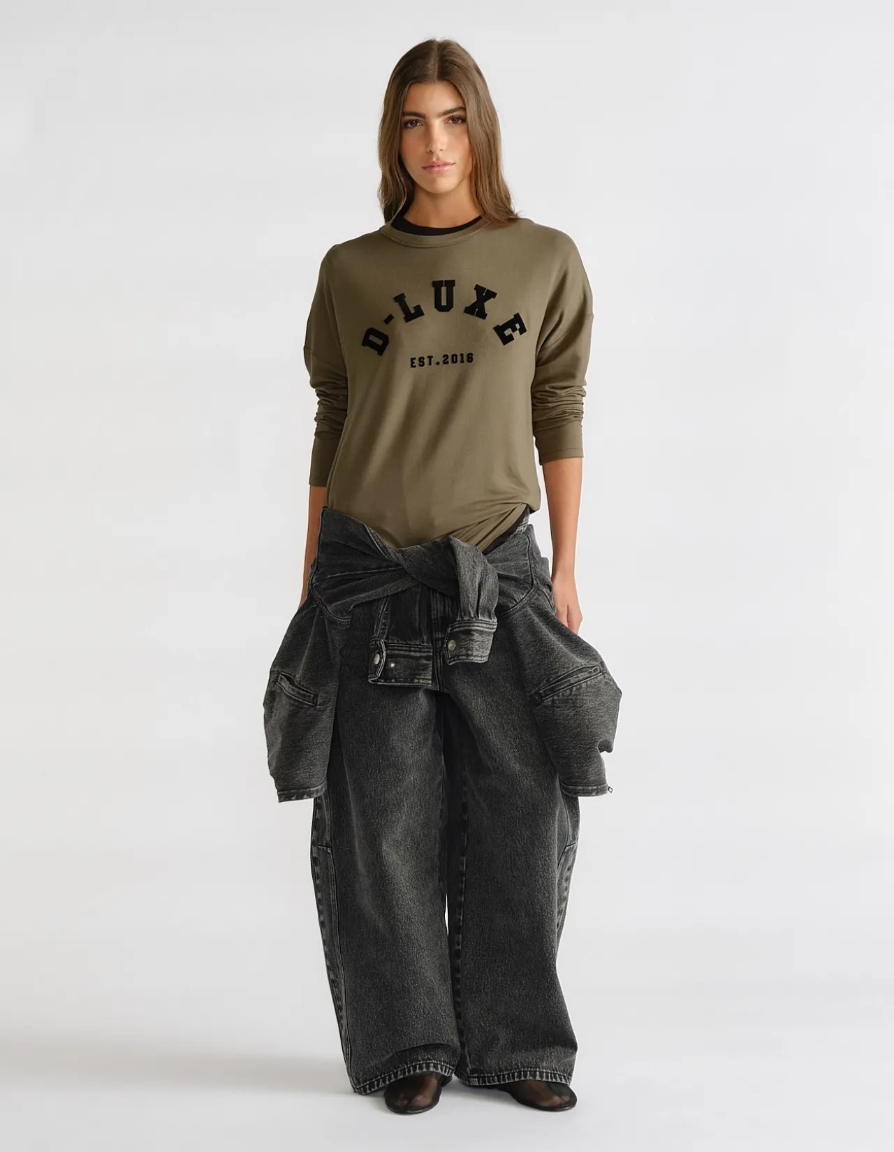 D-Luxe Curved Hem Long Sleeve Logo Top