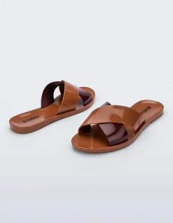 ESSENTIAL SLIDE