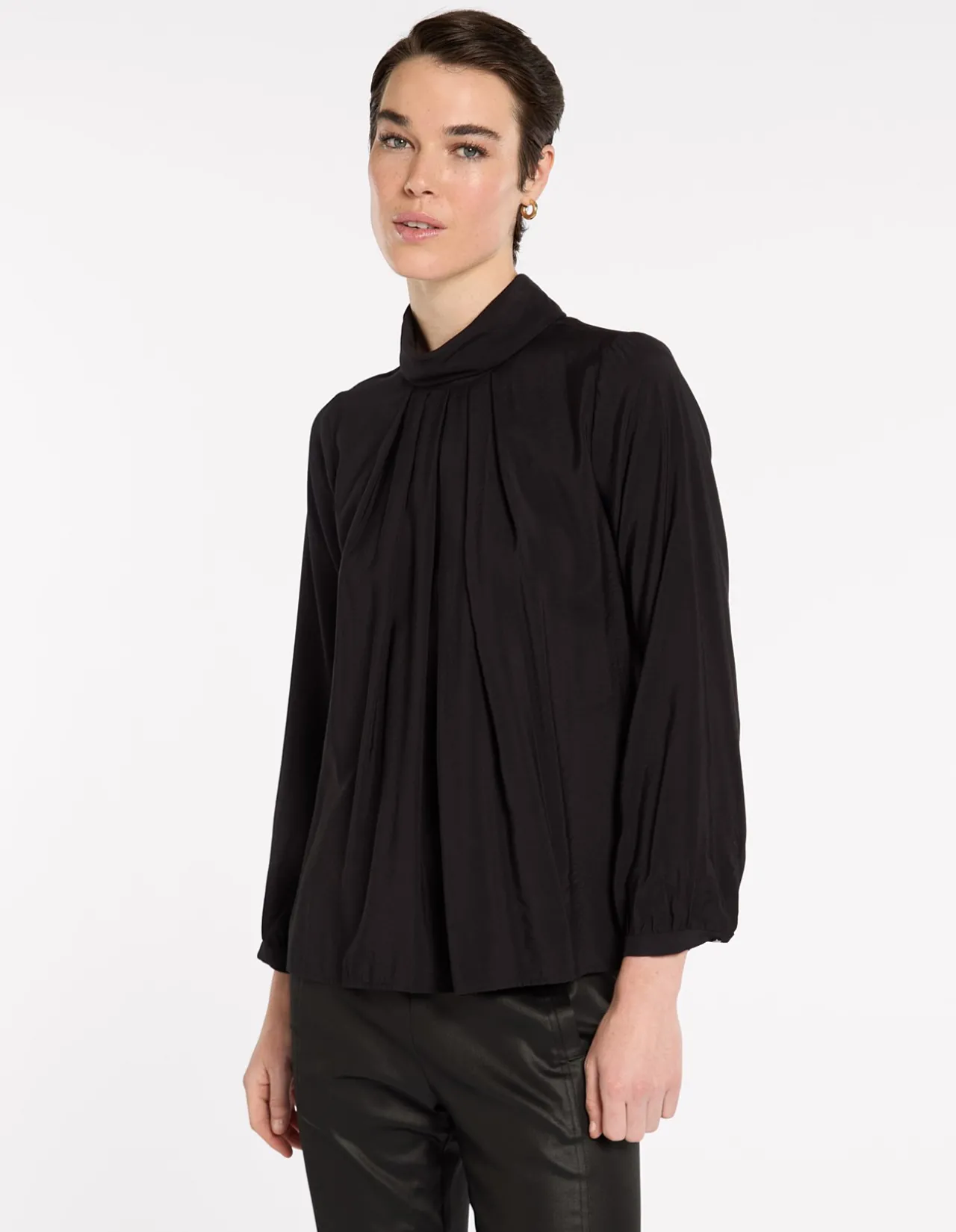 ETERNAL PLEAT TOP