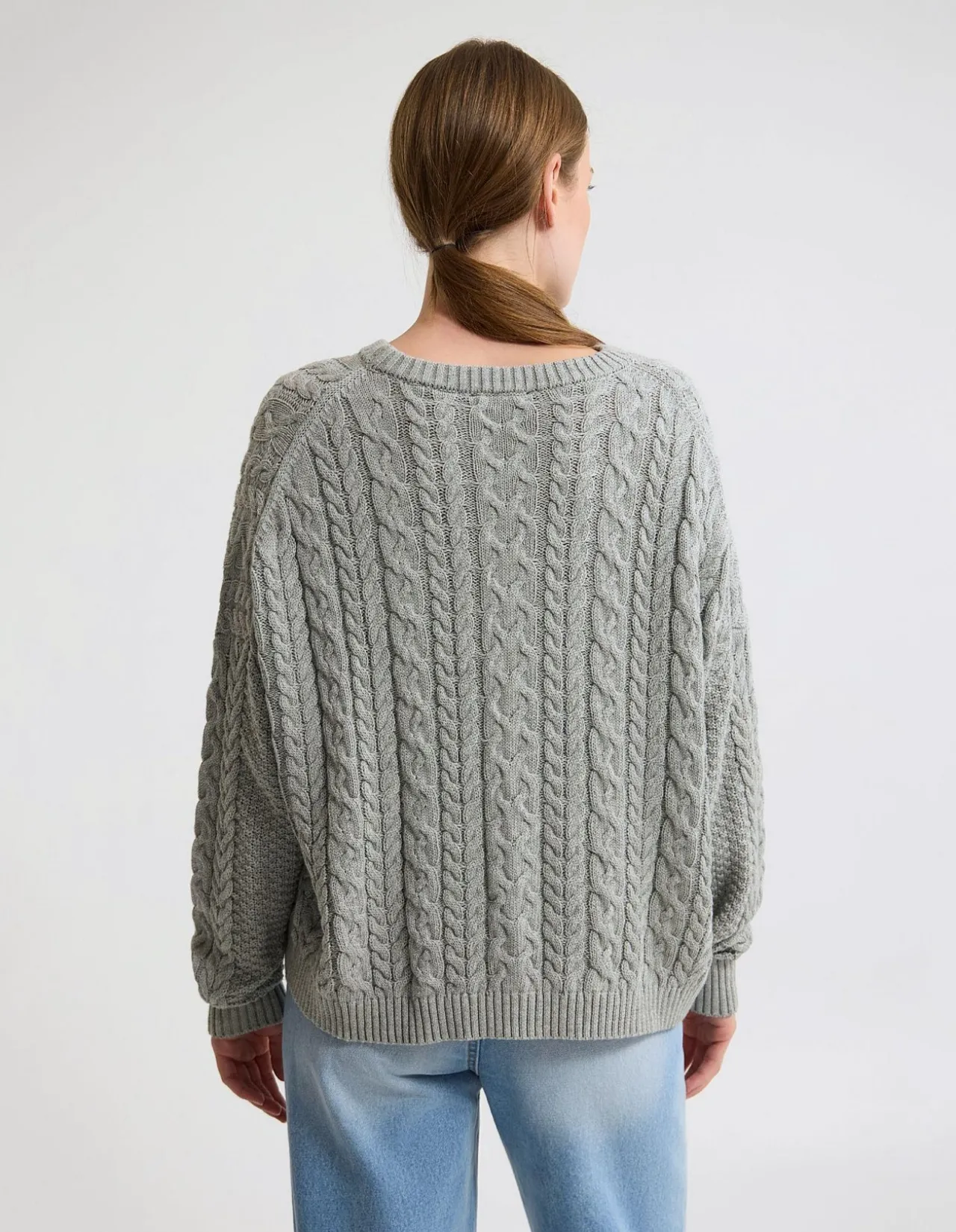EVIE CABLE KNIT CREW NECK