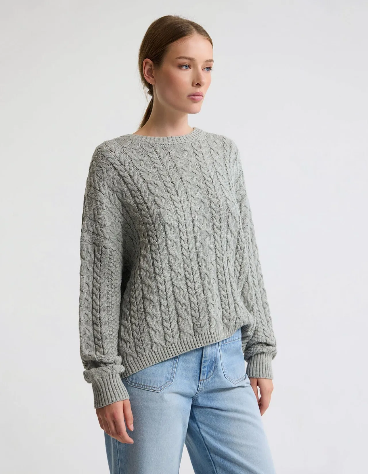 EVIE CABLE KNIT CREW NECK