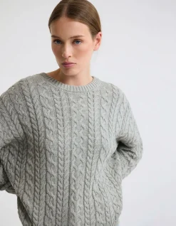 EVIE CABLE KNIT CREW NECK