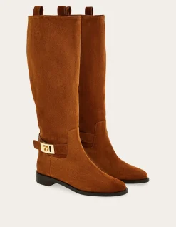 KNEE HIGH BOOT WITH HUG BUCKLE DETAIL