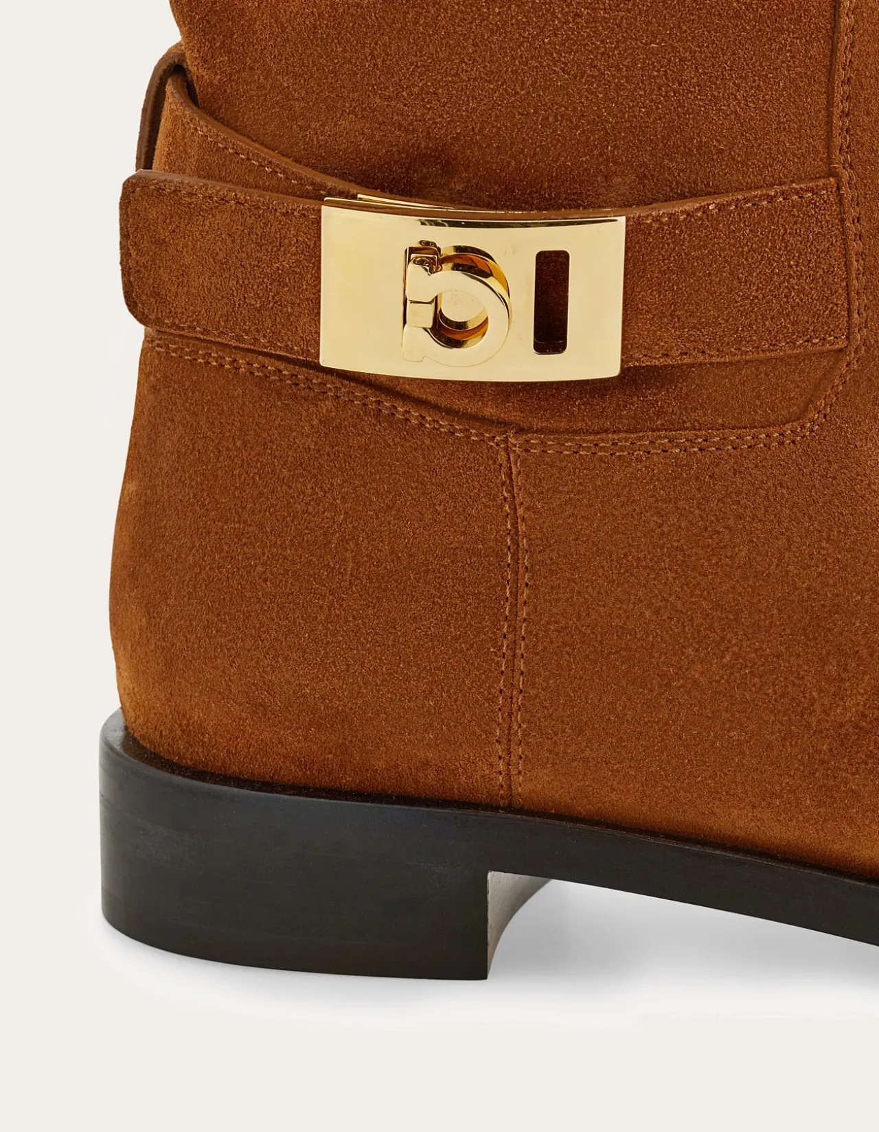 KNEE HIGH BOOT WITH HUG BUCKLE DETAIL
