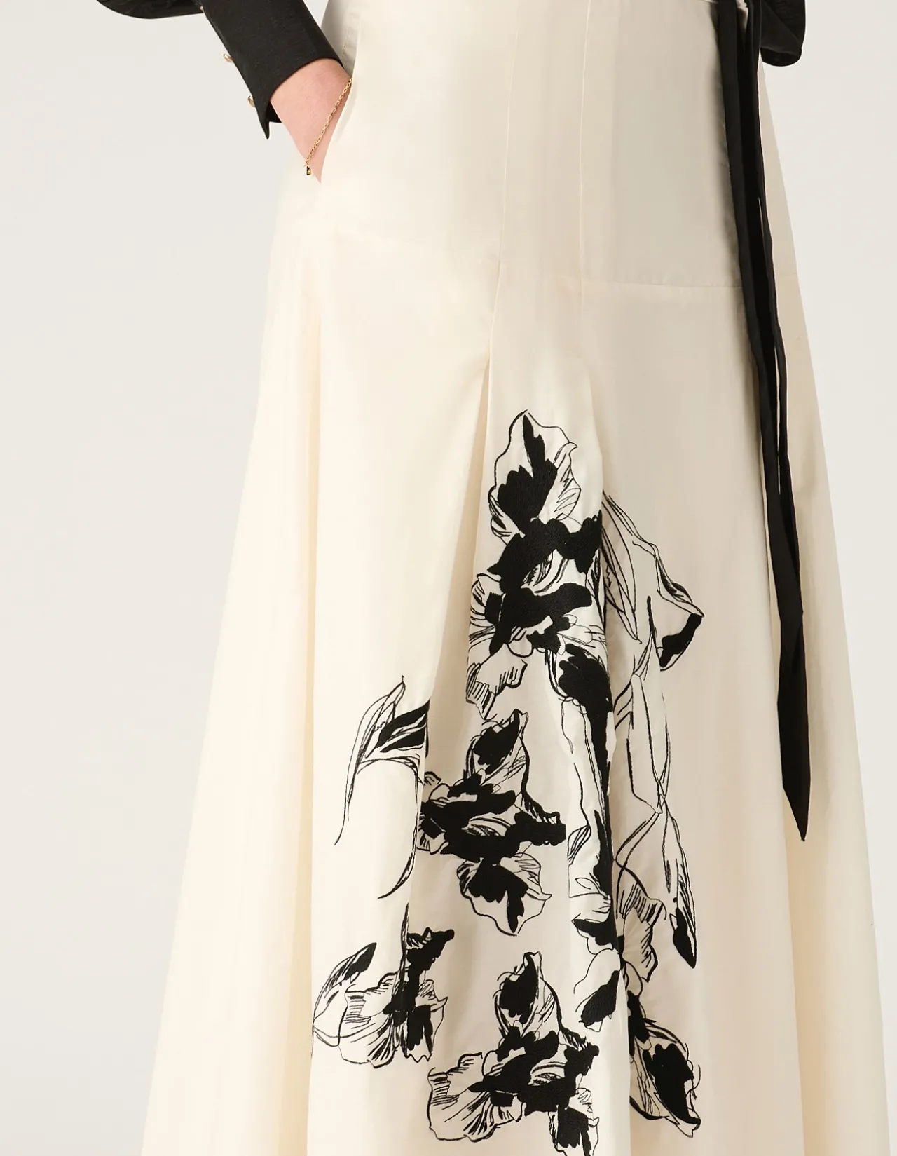 LIS EMBROIDERY MIDI SKIRT