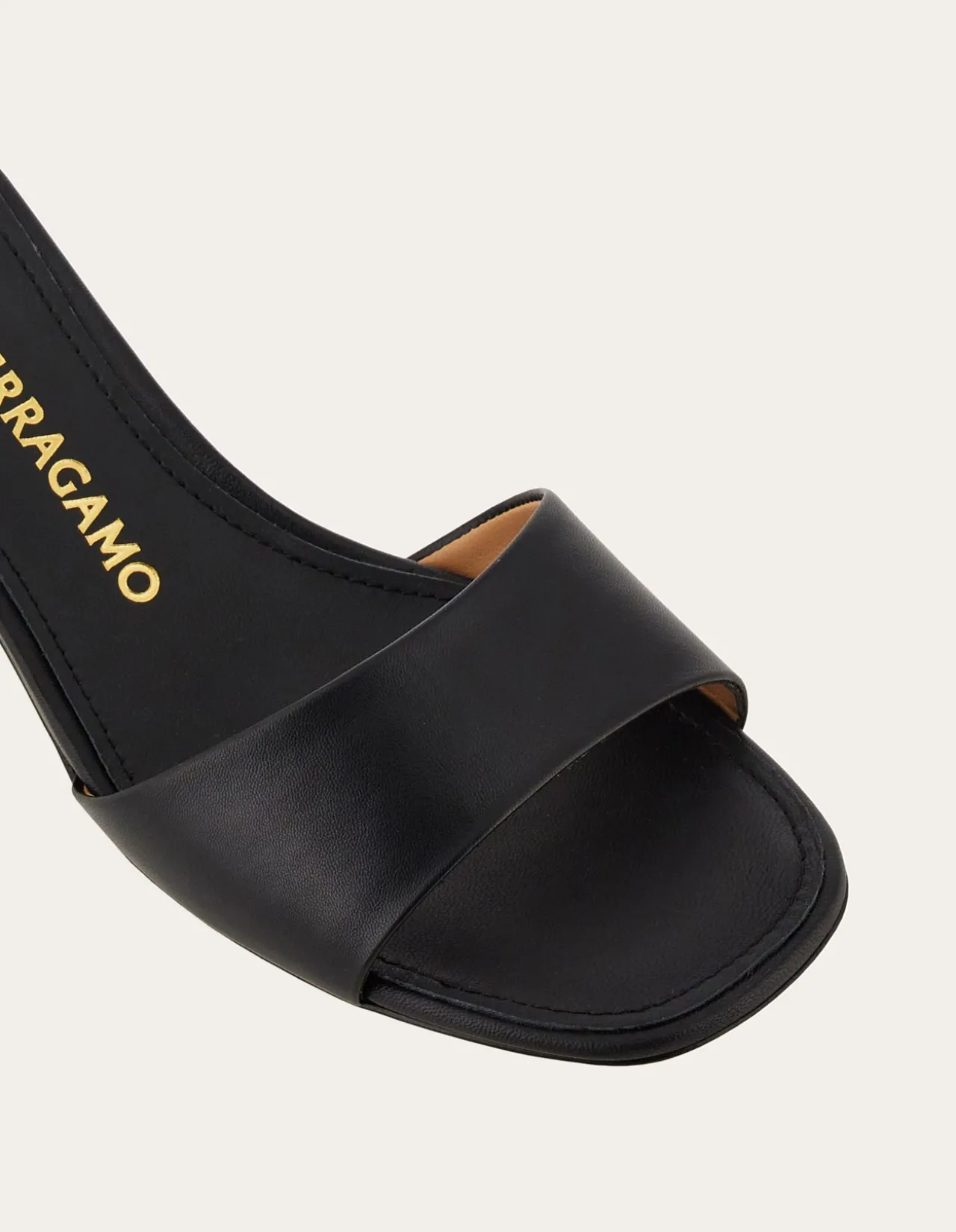 LOW HEELED MULE