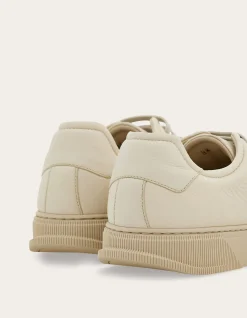 LOW TOP SNEAKER