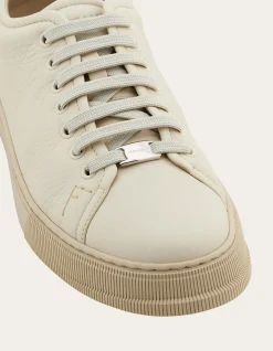 LOW TOP SNEAKER