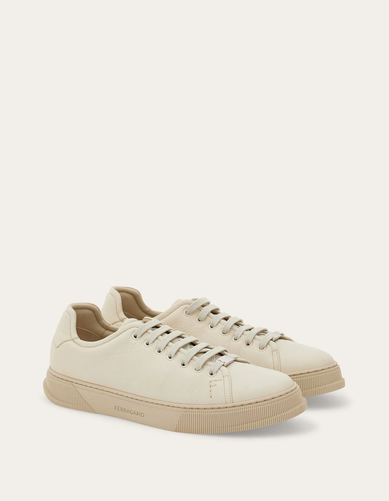 LOW TOP SNEAKER