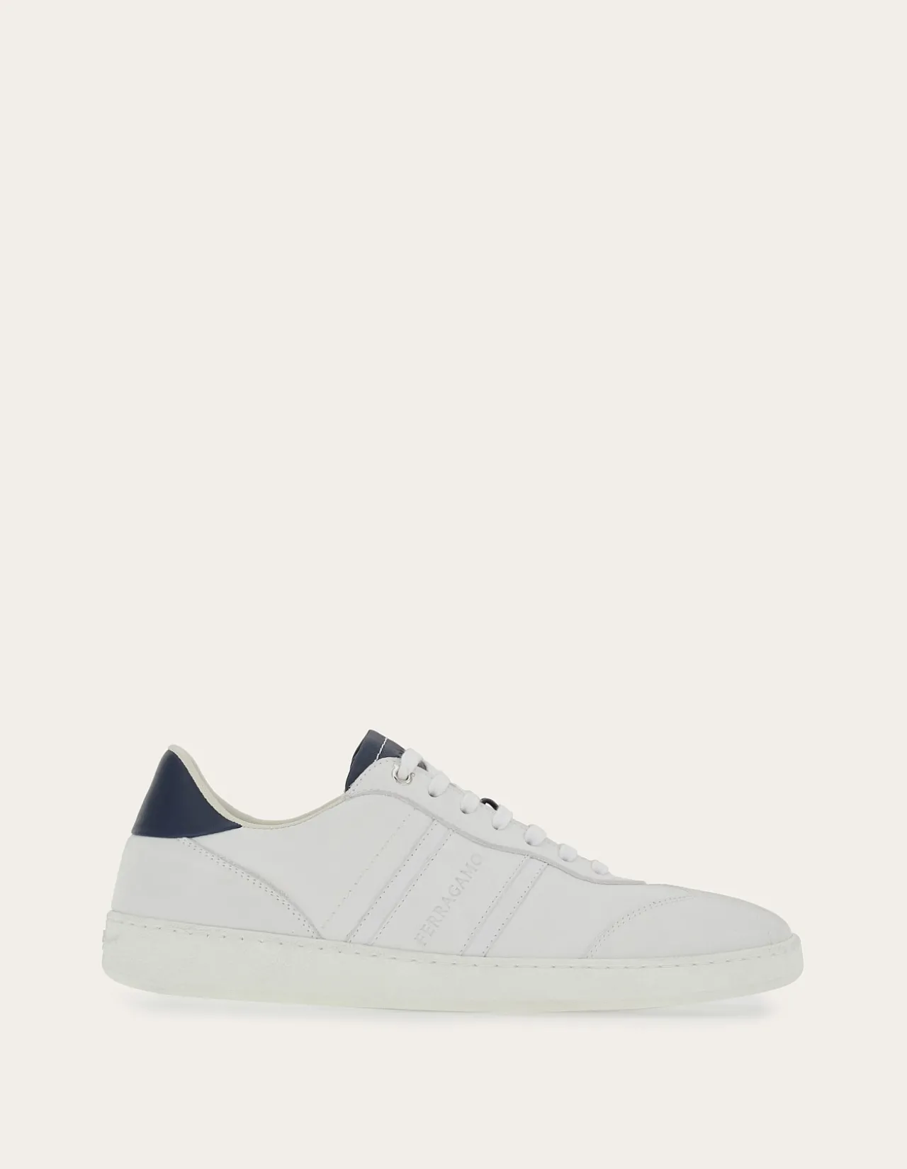 LOW TOP SNEAKER WITH SIGNATURE