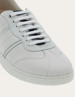 LOW TOP SNEAKER WITH SIGNATURE