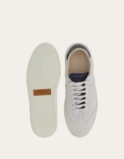 LOW TOP SNEAKER WITH SIGNATURE