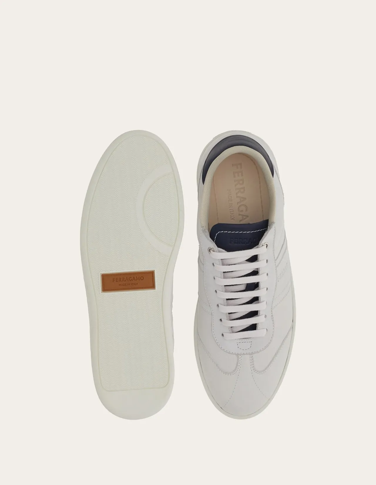 LOW TOP SNEAKER WITH SIGNATURE