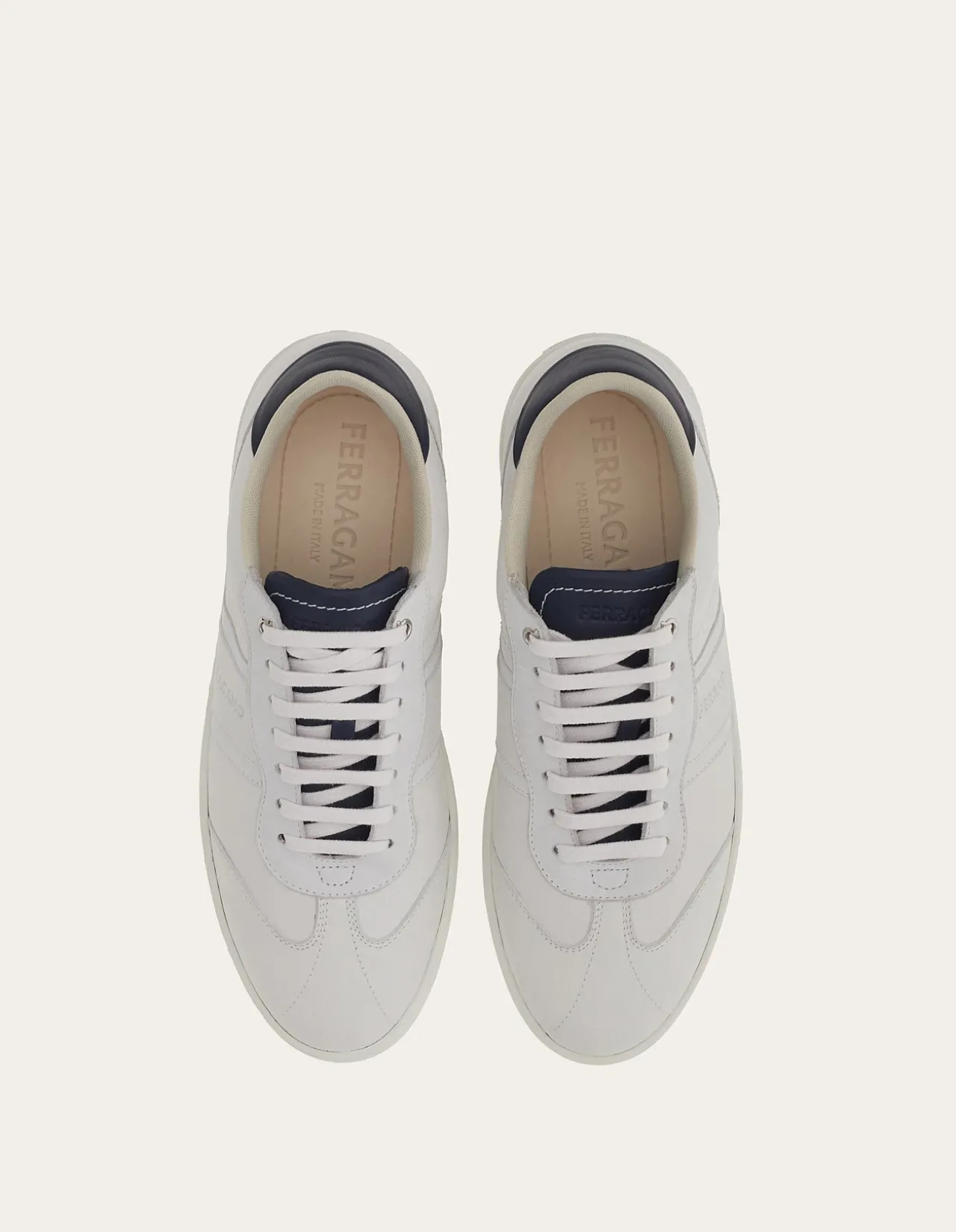 LOW TOP SNEAKER WITH SIGNATURE