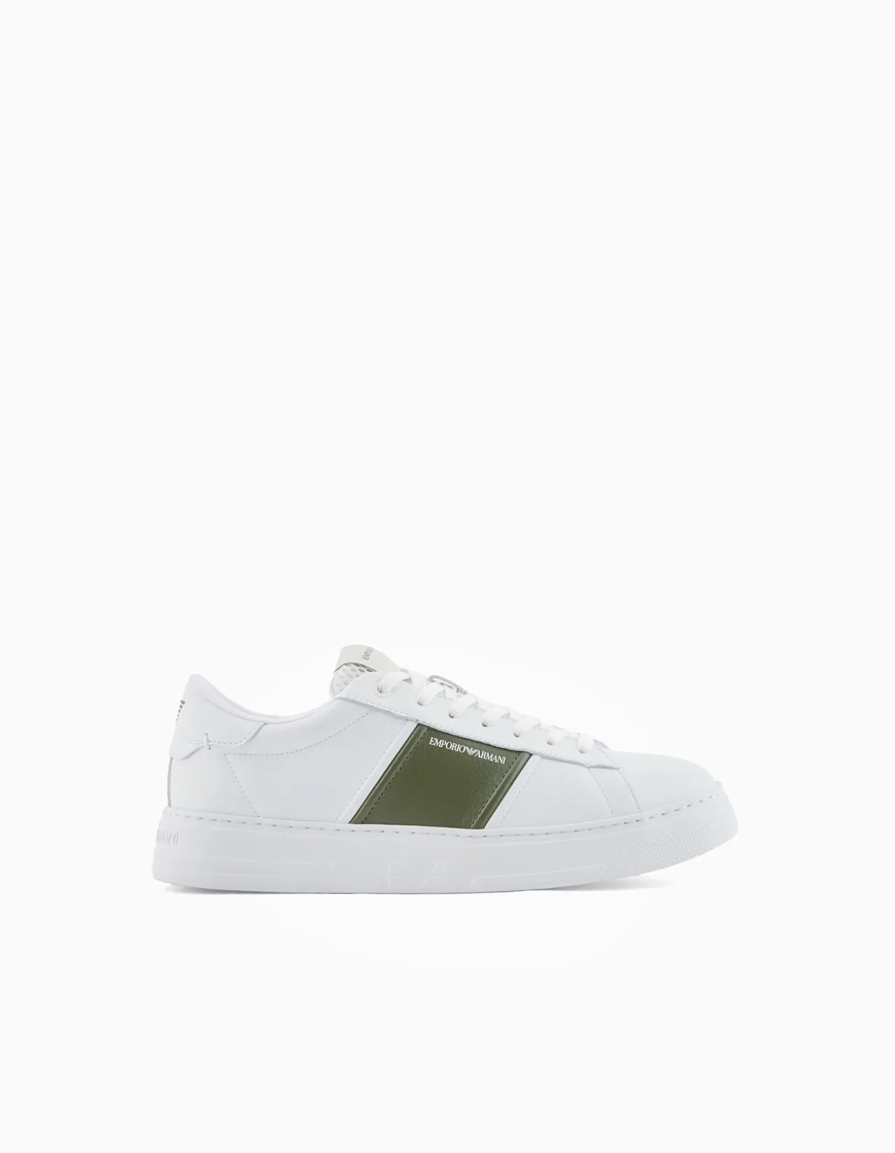 MAN'S LOW TOP LEATHER SNEAKER WITH CONTRASTING PANEL