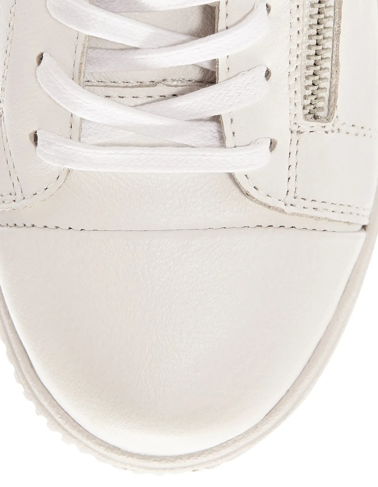NOVELLA CASUAL SNEAKER