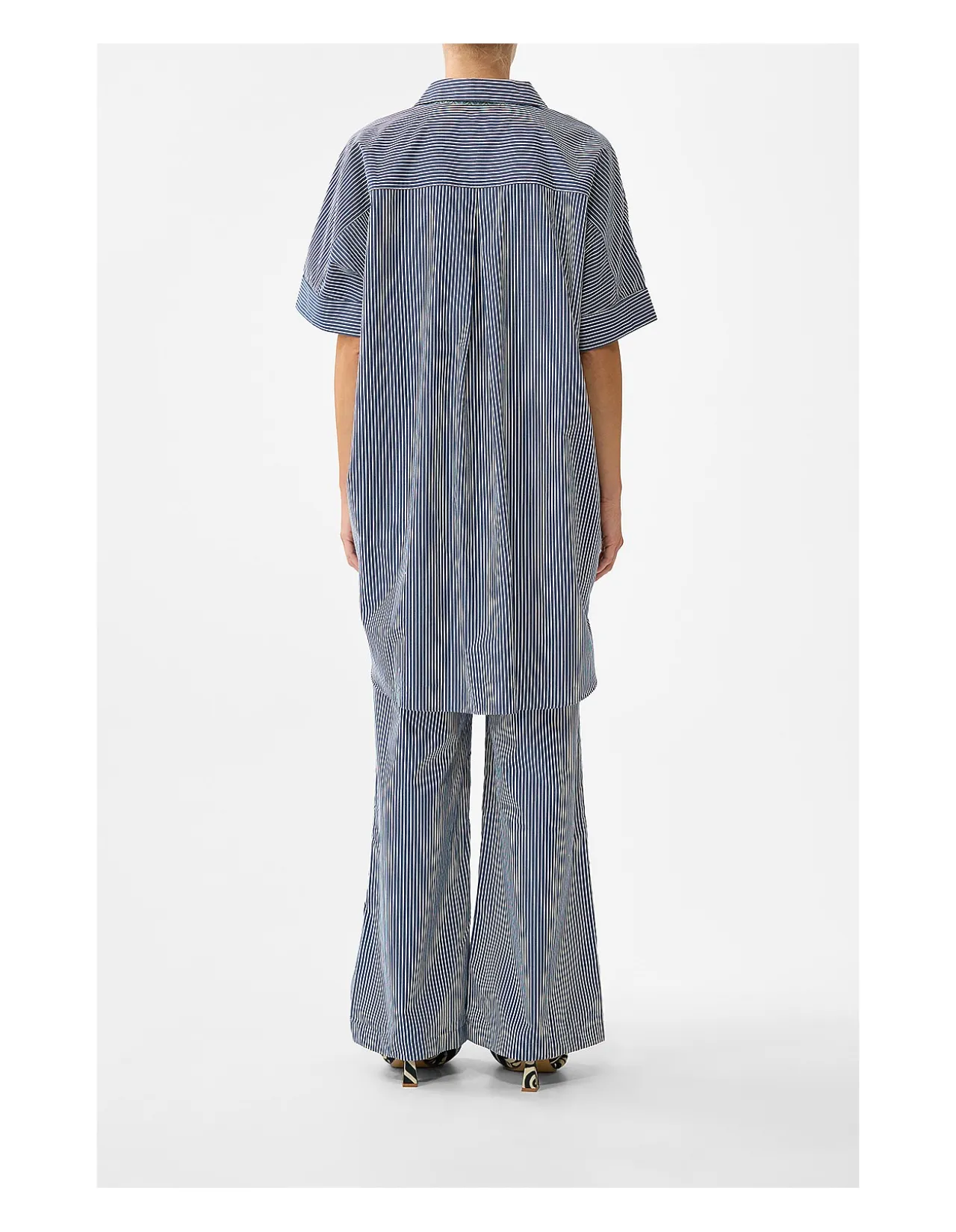OVERSIZED POCKET TUNIC