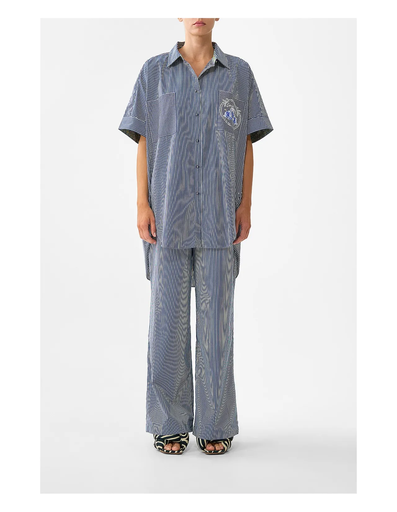 OVERSIZED POCKET TUNIC