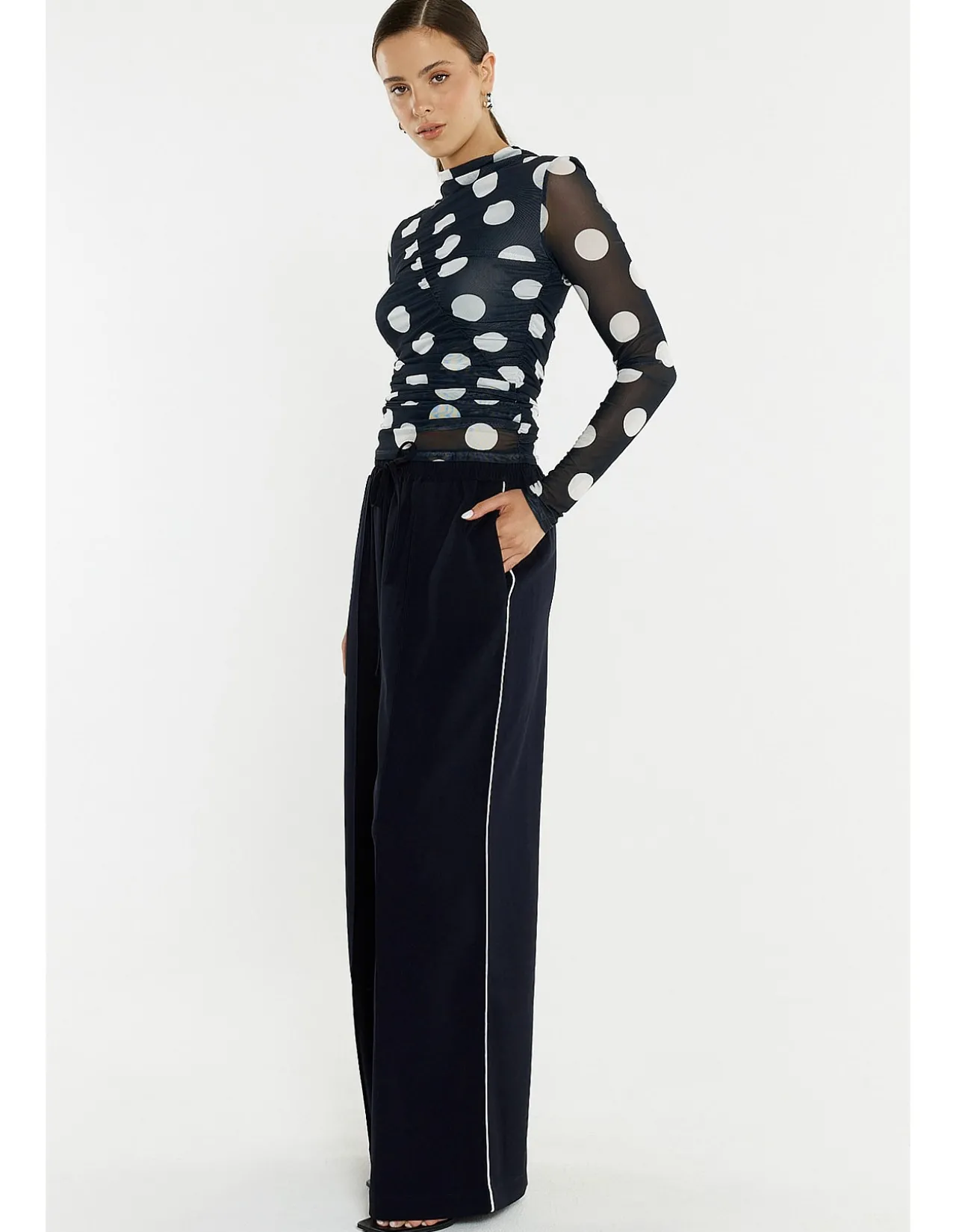 PAMMIE SEAMED MESH TOP